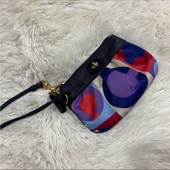 Coach small wristlet - Picture 1 of 7